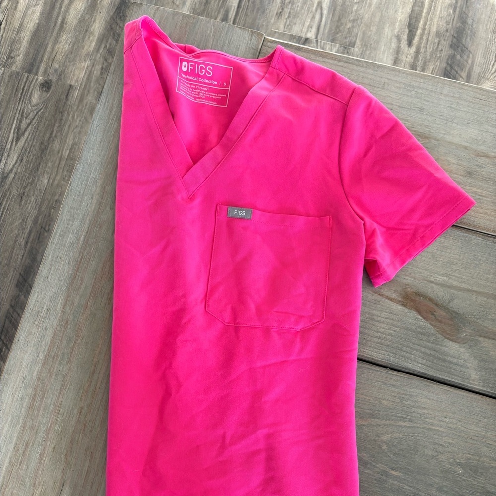Women’s “shocking pink” size small Catarina one pocket scrub top
